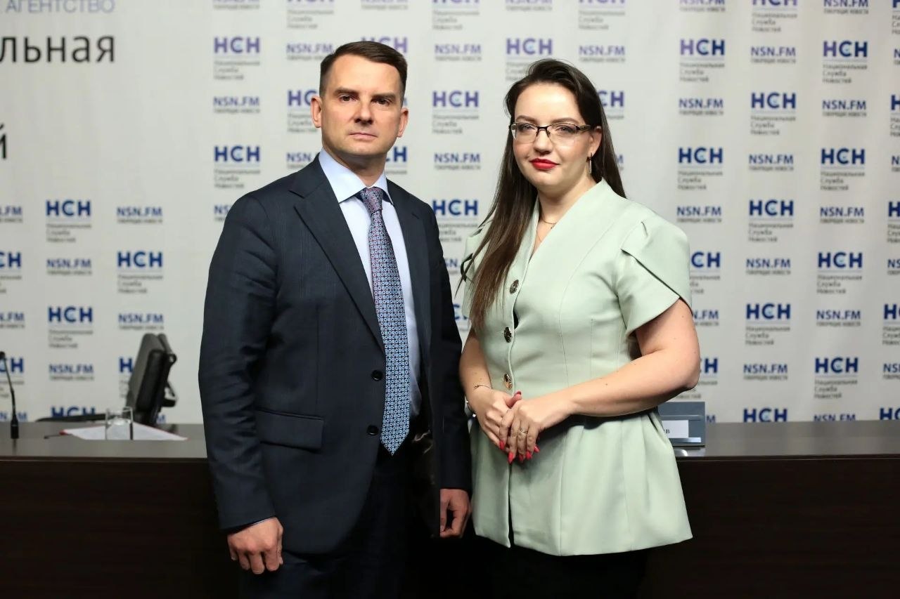 С Ярославом Ниловым в пресс-центре НСН
